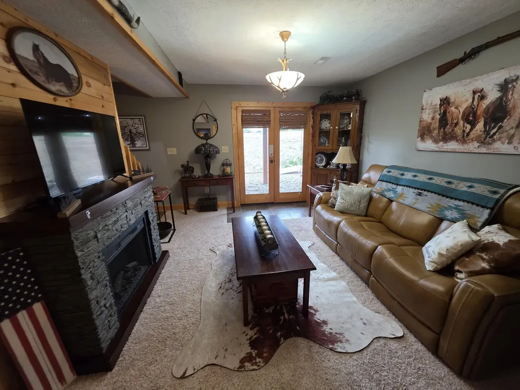 22 Elly Avenue Russell Springs KY 42642