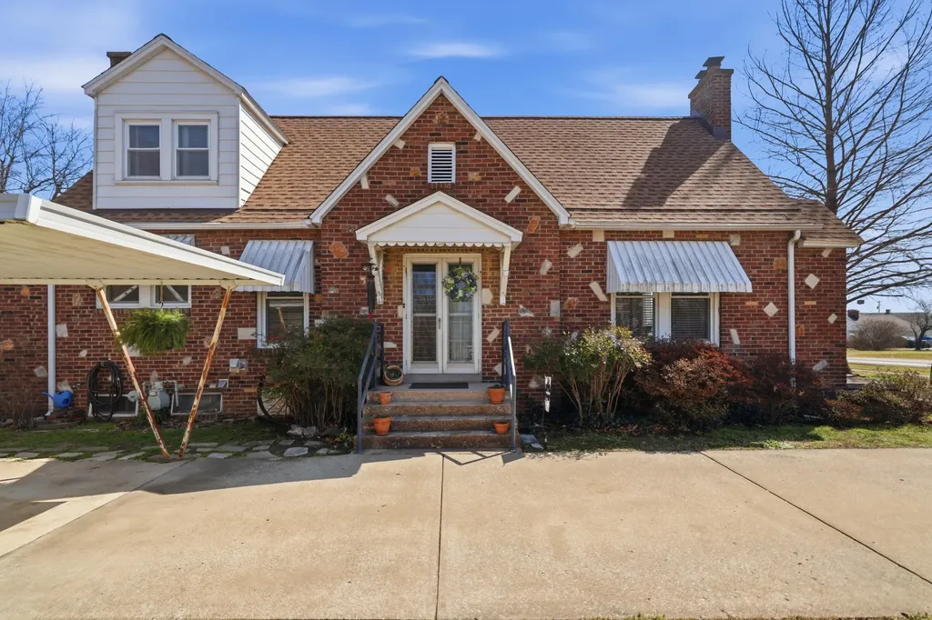 526 Broadway Street Barlow KY 42024