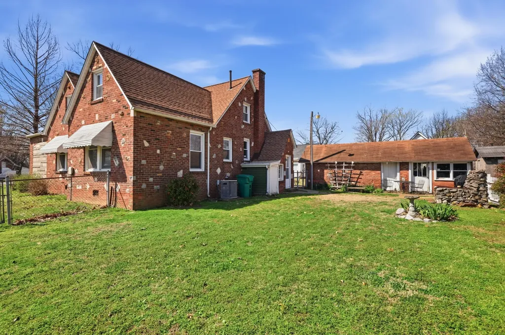 526 Broadway Street Barlow KY 42024