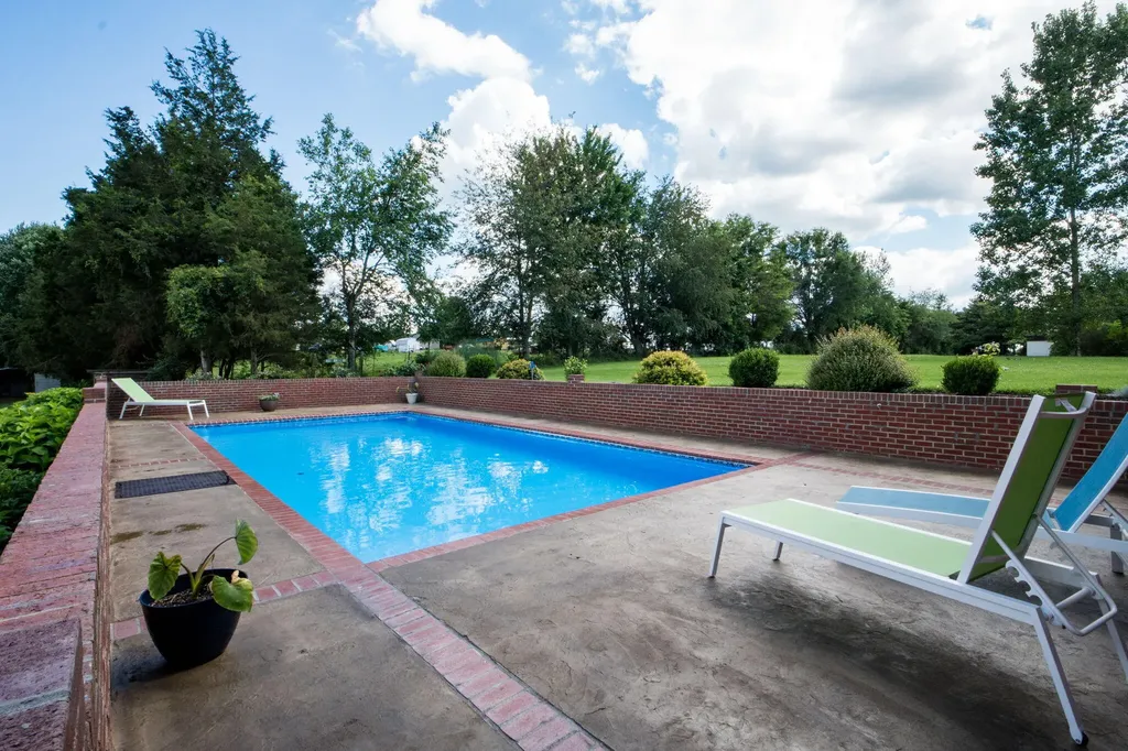 320 Alice Roy Road Windsor KY 42565