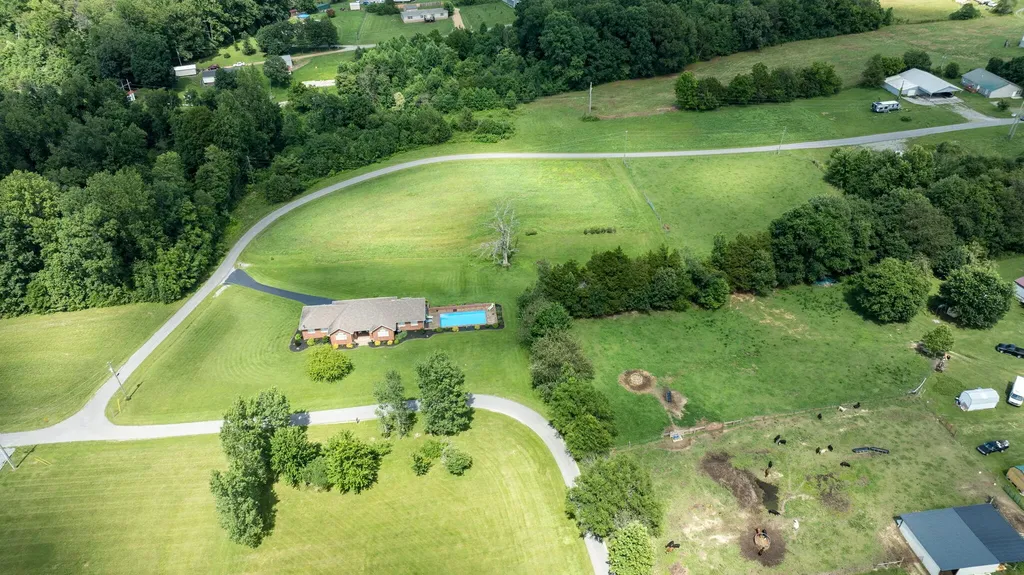 320 Alice Roy Road Windsor KY 42565