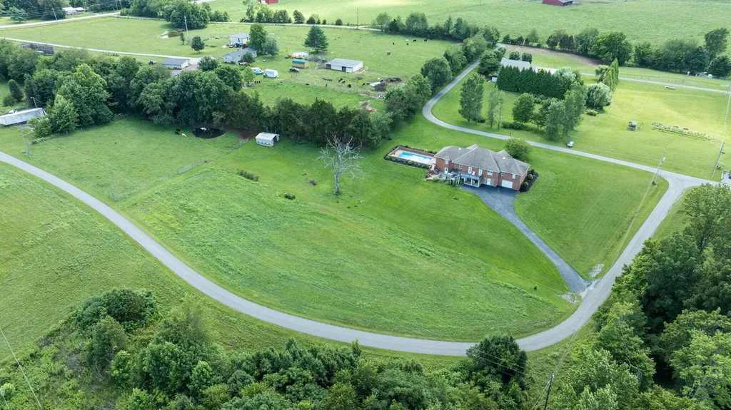 320 Alice Roy Road Windsor KY 42565
