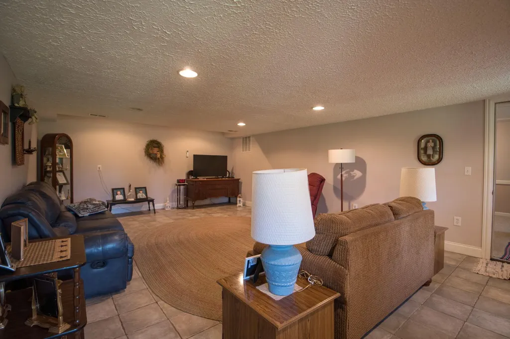 320 Alice Roy Road Windsor KY 42565