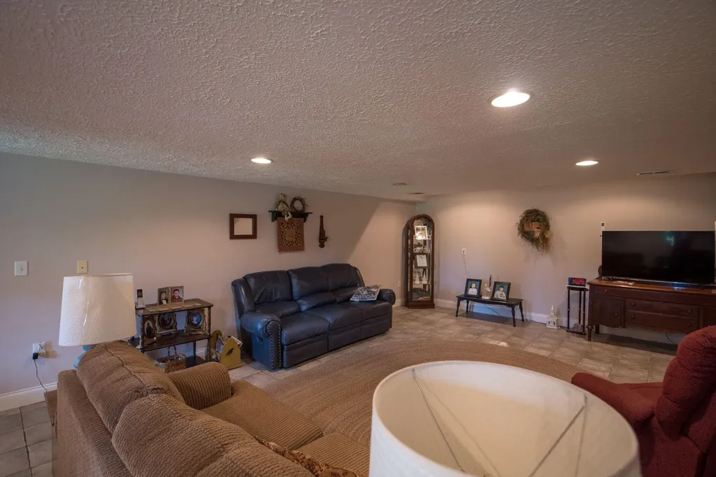 320 Alice Roy Road Windsor KY 42565