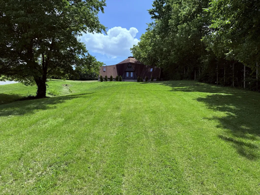 1989 Greentree Drive Richmond KY 40475