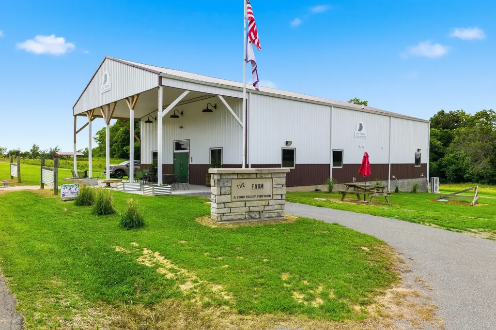 150-182 Combest Drive Columbia KY 42728