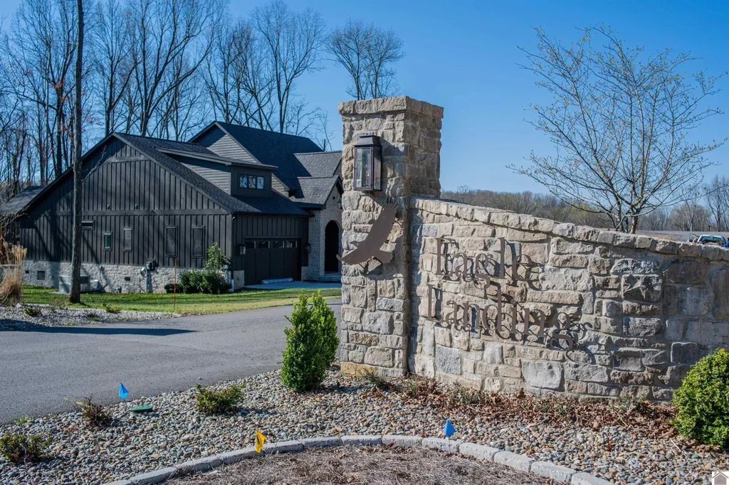 1152 Eagle Rest Drive Grand Rivers KY 42045