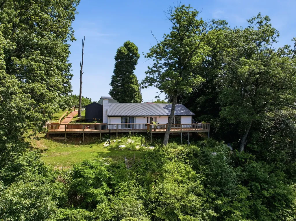 200 Lakeview Point Road Harrodsburg KY 40330