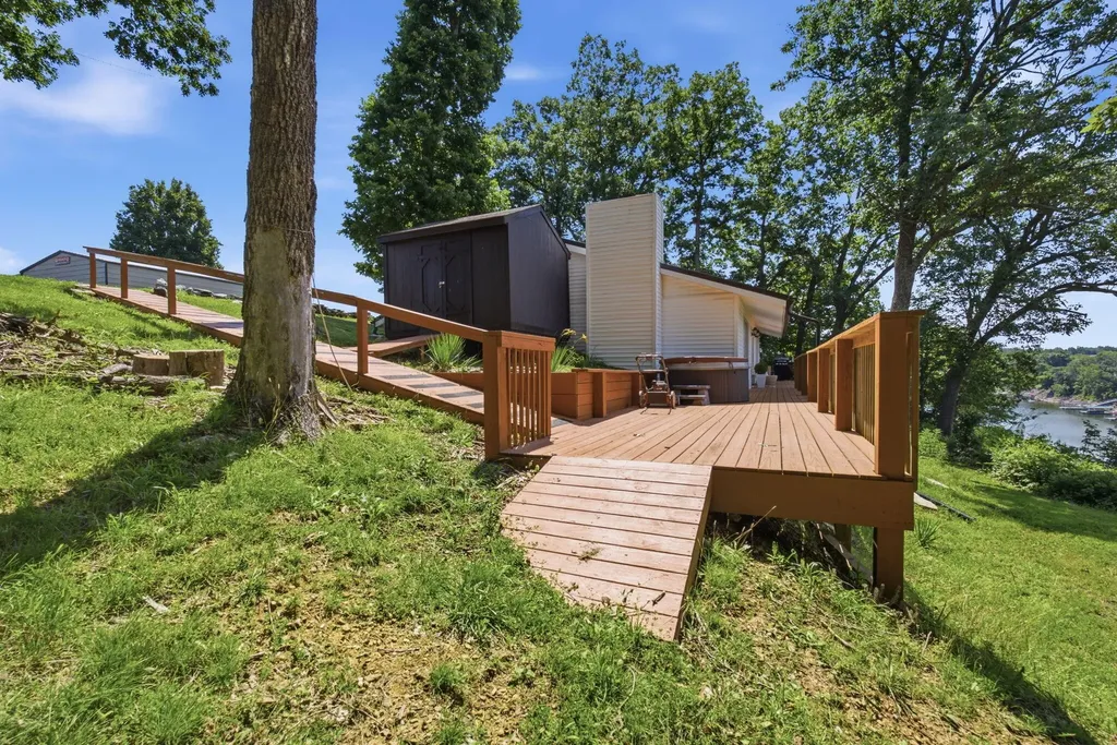 200 Lakeview Point Road Harrodsburg KY 40330