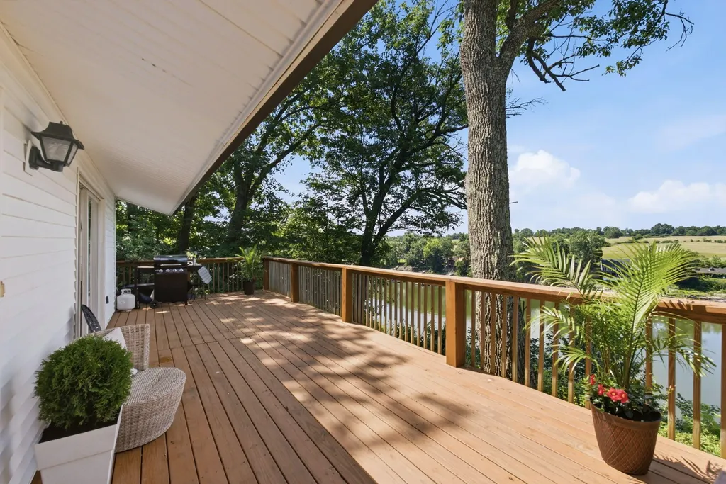 200 Lakeview Point Road Harrodsburg KY 40330