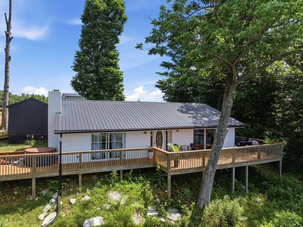 200 Lakeview Point Road Harrodsburg KY 40330
