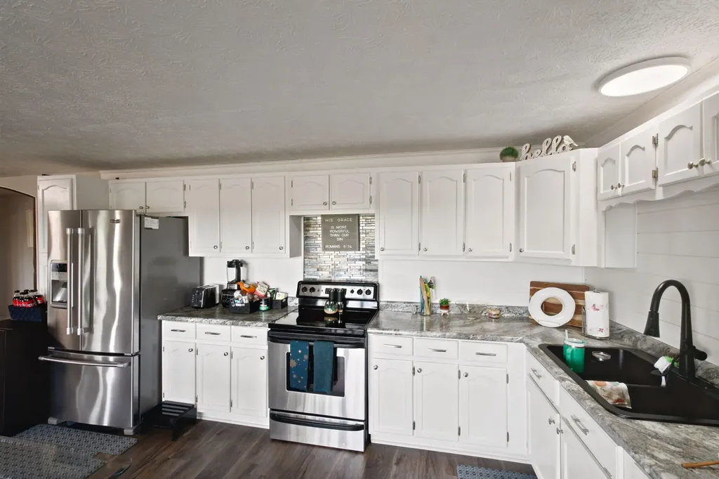 200 Lakeview Point Road Harrodsburg KY 40330