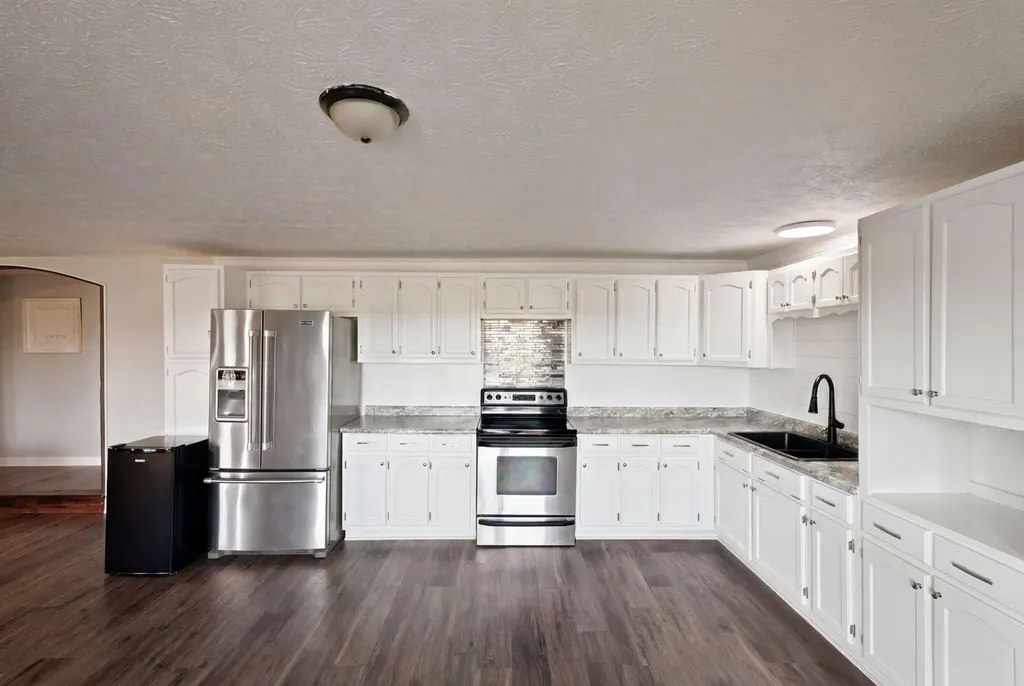 200 Lakeview Point Road Harrodsburg KY 40330