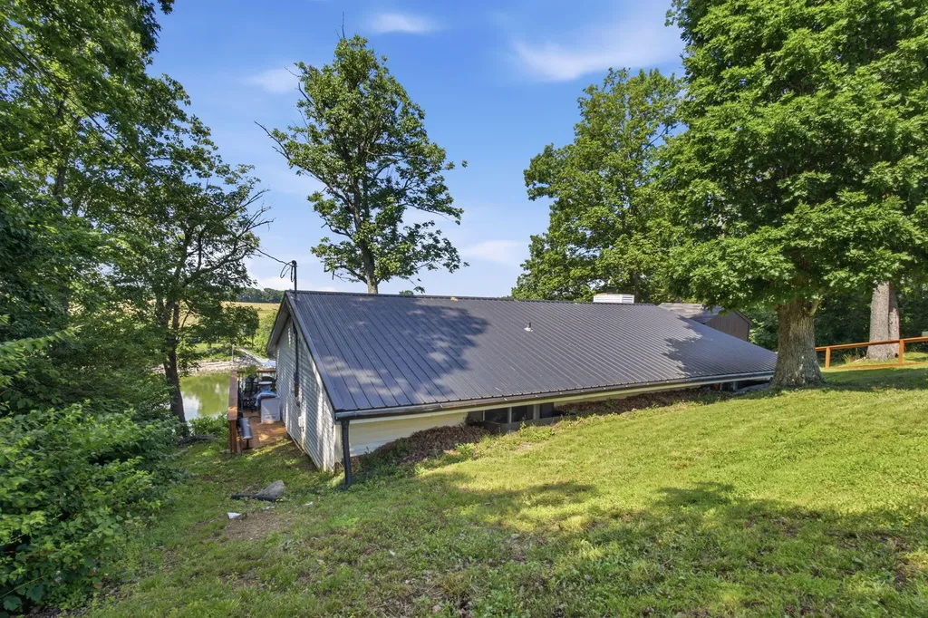 200 Lakeview Point Road Harrodsburg KY 40330