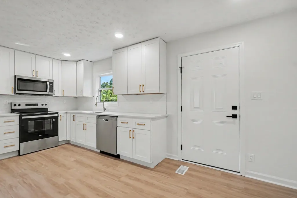3885 Louisville Road Salvisa KY 40372