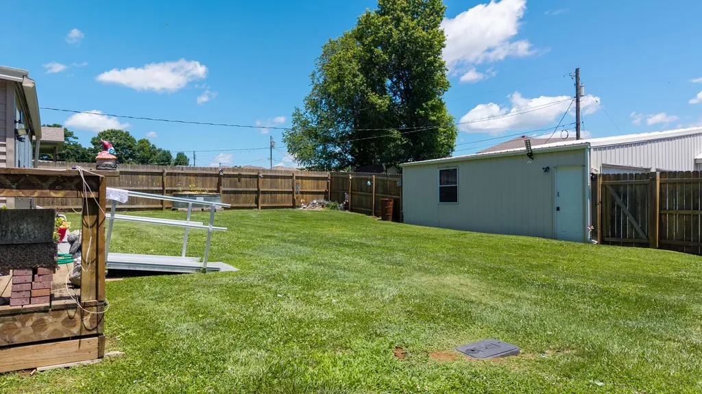 401 Haddix Street Harrodsburg KY 40330