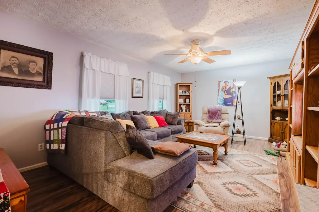 401 Haddix Street Harrodsburg KY 40330