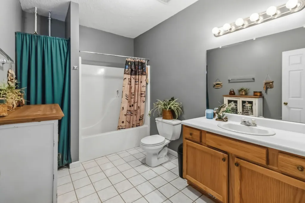 217 Old Decker Road Bronston KY 42518