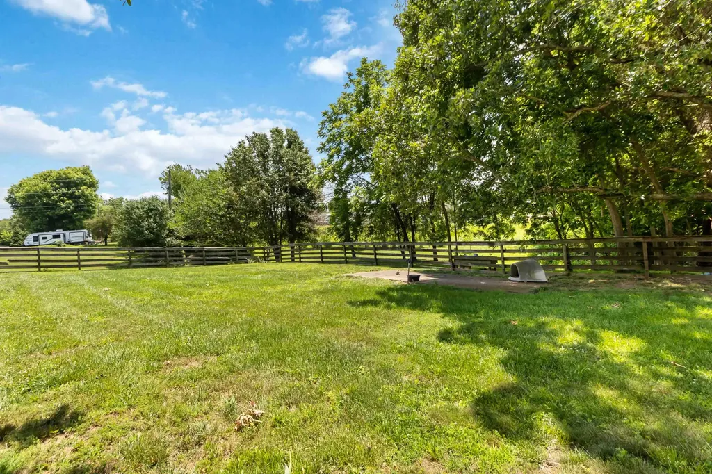 217 Old Decker Road Bronston KY 42518
