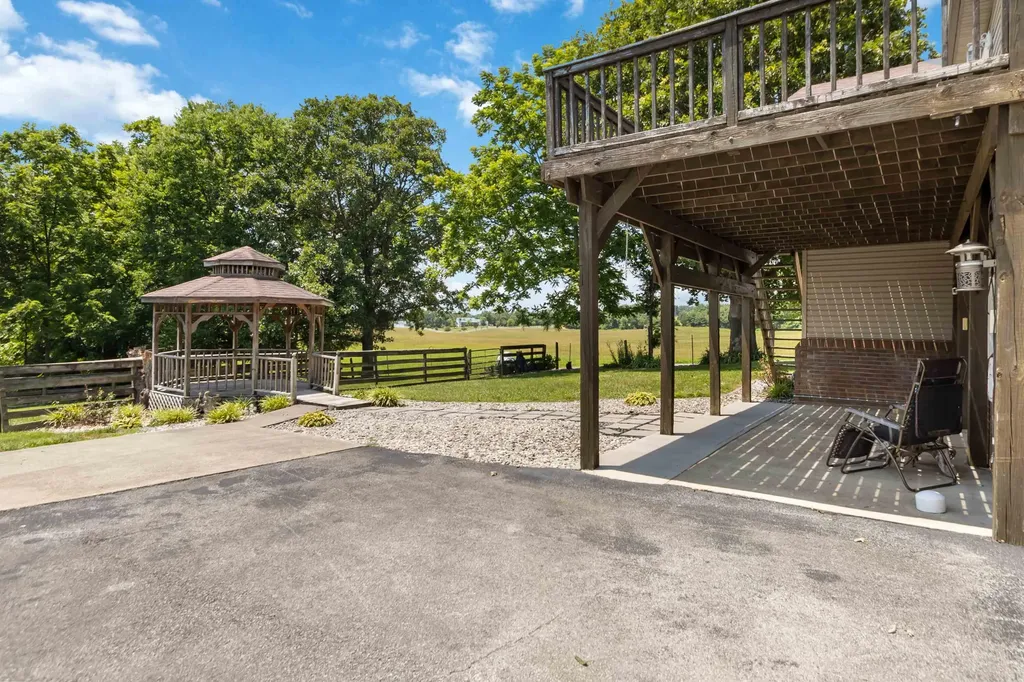 217 Old Decker Road Bronston KY 42518