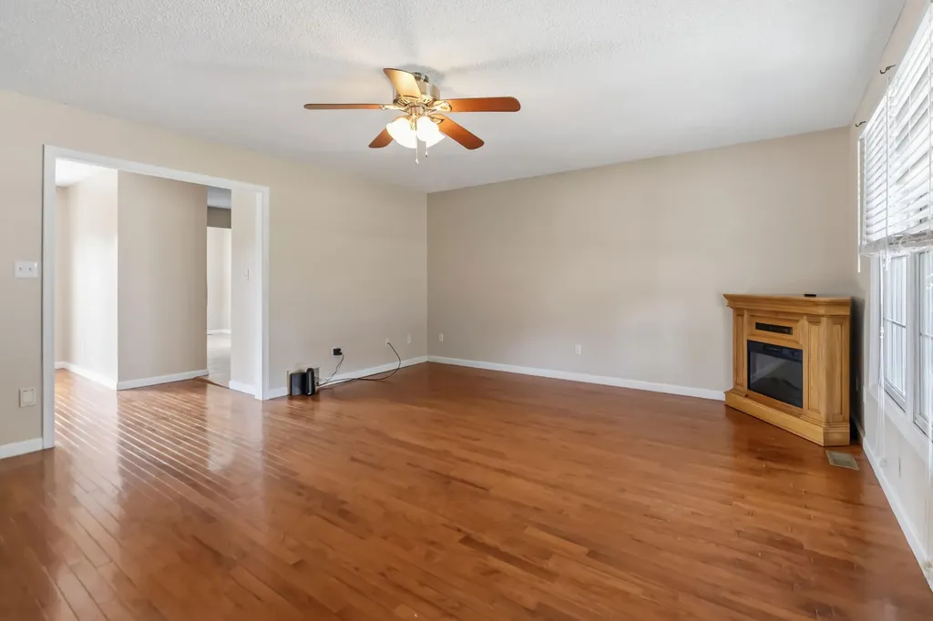 217 Old Decker Road Bronston KY 42518