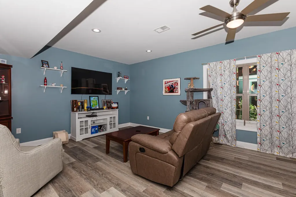 198 Lakeshore Circle Georgetown KY 40324