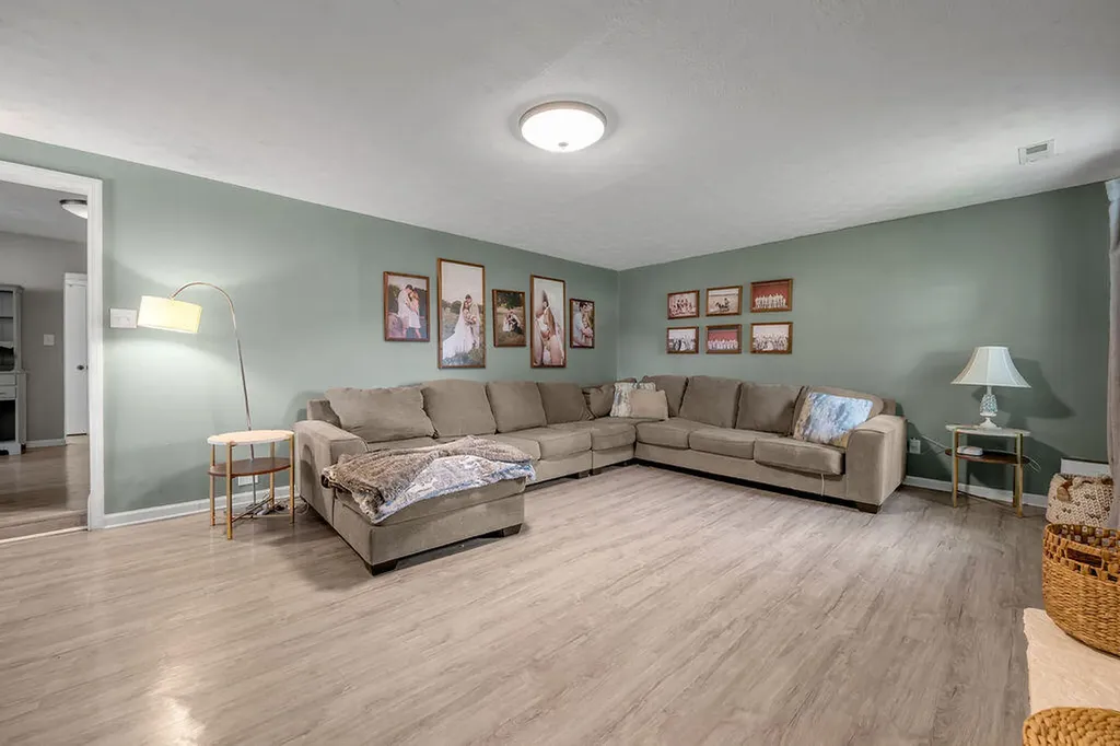 845 Mildred Street Versailles KY 40383