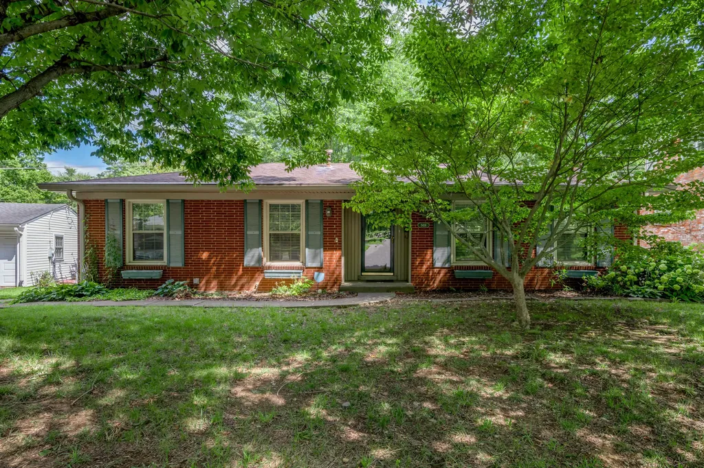 3418 Greentree Road Lexington KY 40517