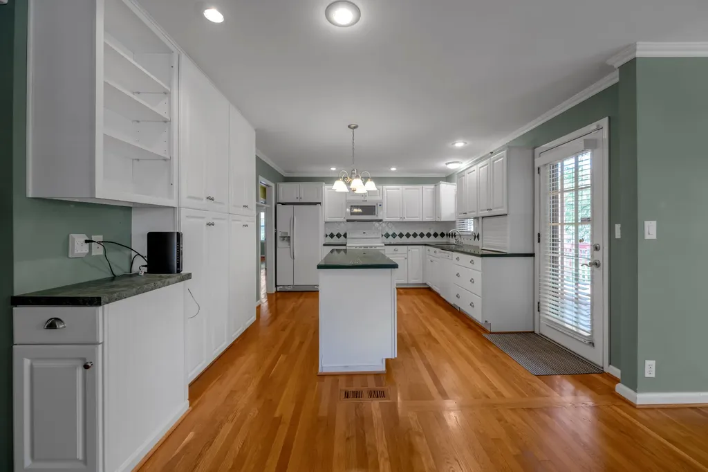 3418 Greentree Road Lexington KY 40517