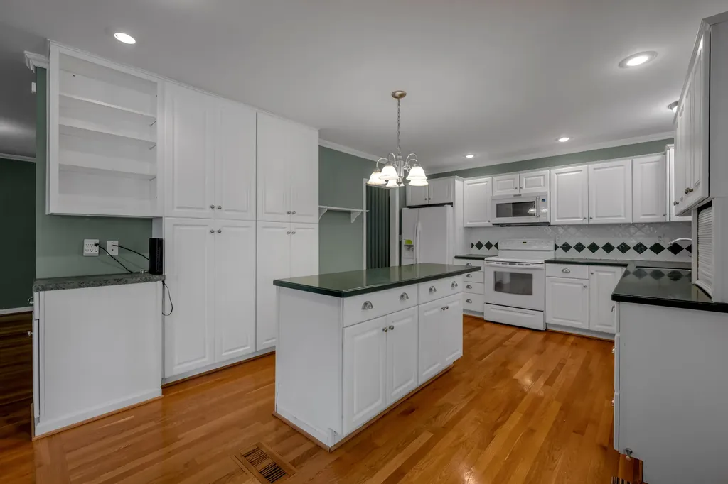 3418 Greentree Road Lexington KY 40517