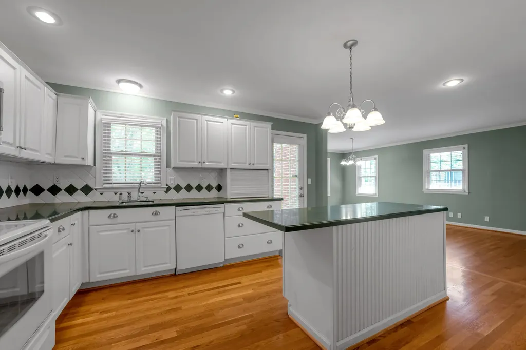 3418 Greentree Road Lexington KY 40517