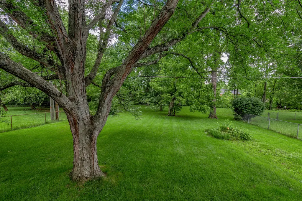 3418 Greentree Road Lexington KY 40517