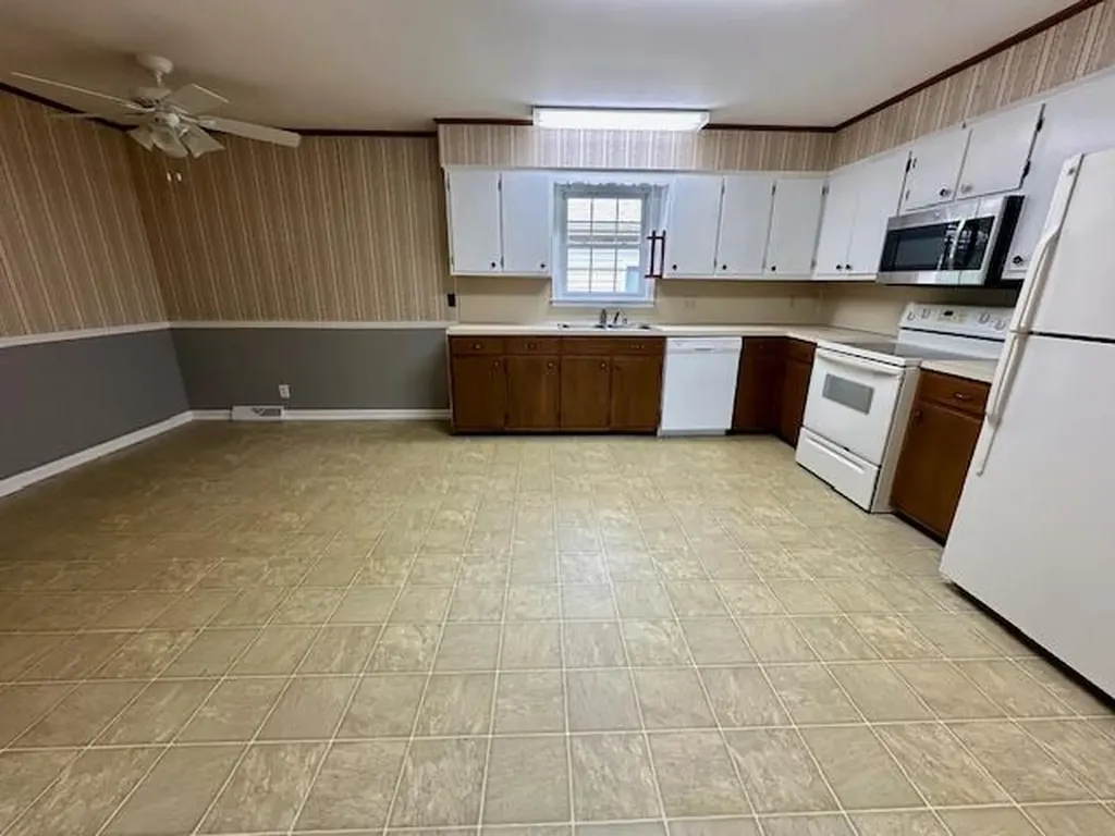 1704 Keenland Murray KY 42071