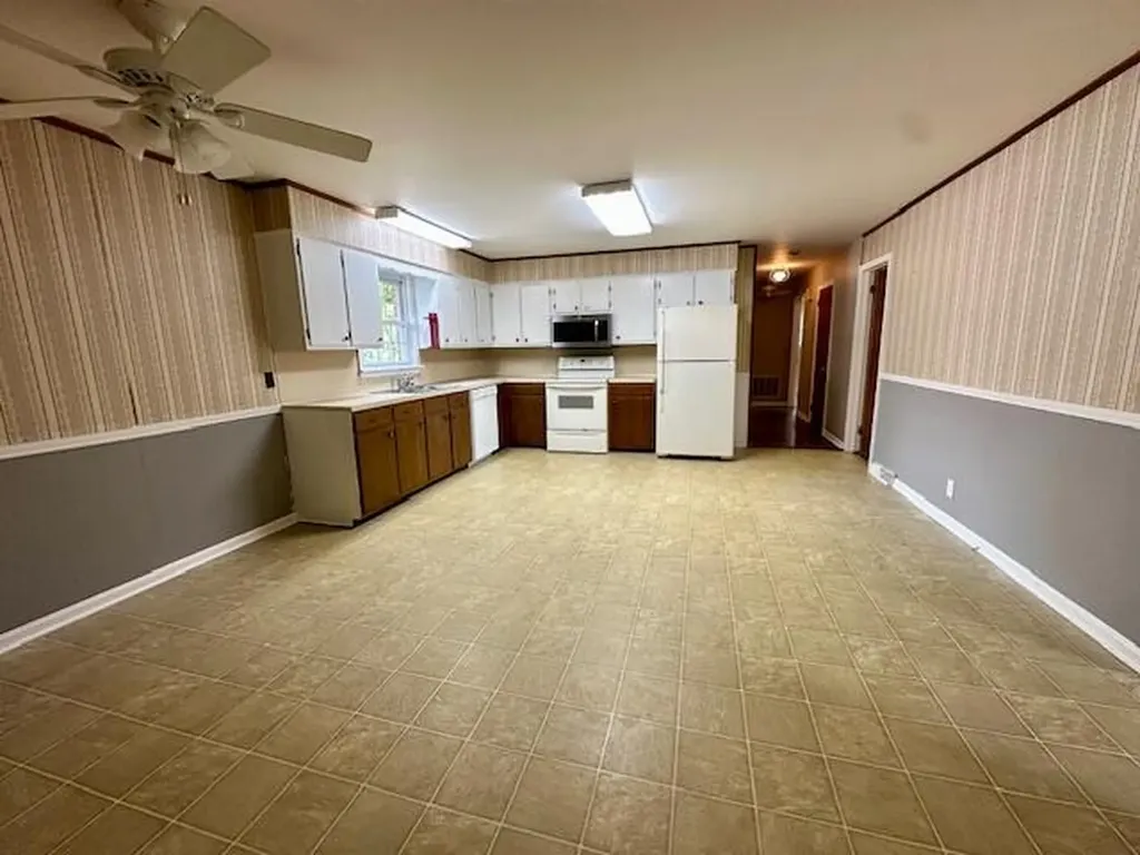 1704 Keenland Murray KY 42071