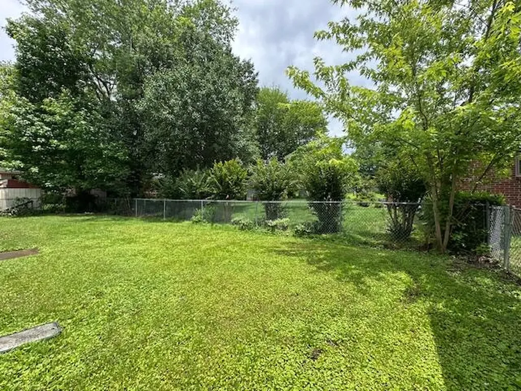 1704 Keenland Murray KY 42071