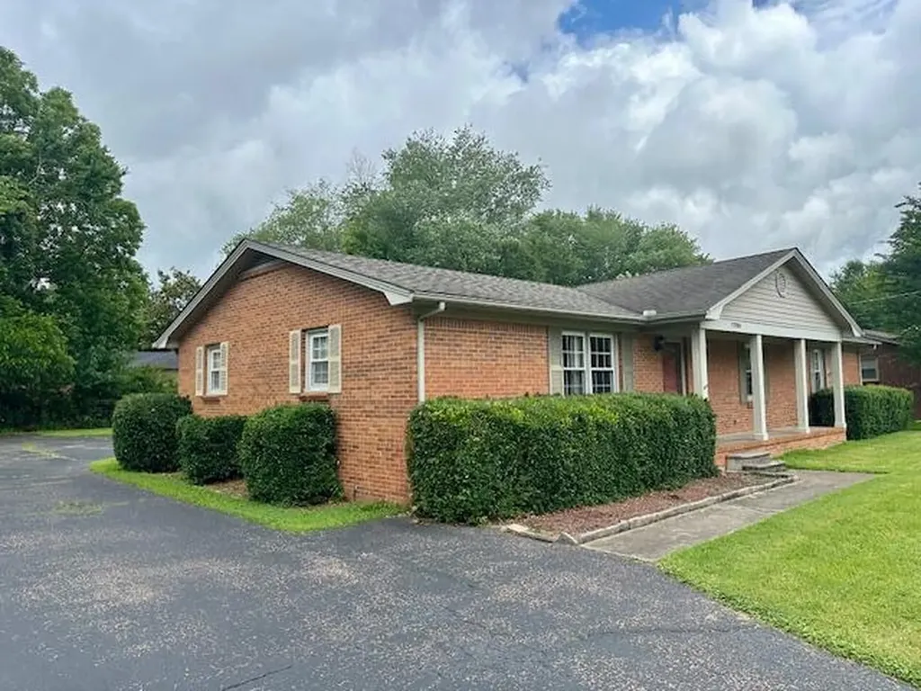 1704 Keenland Murray KY 42071