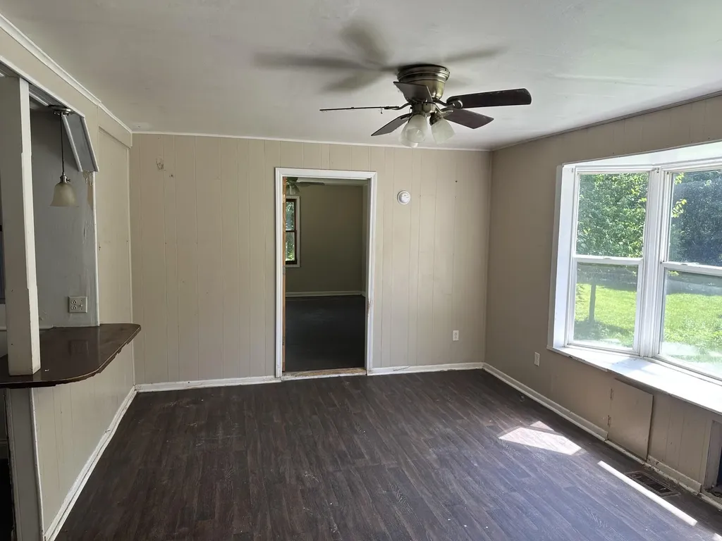 1094 Barnesburg Road Somerset KY 42503