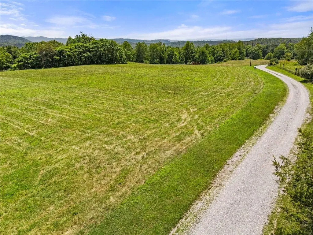 999 Barefoot Bottoms Road Corbin KY 40701