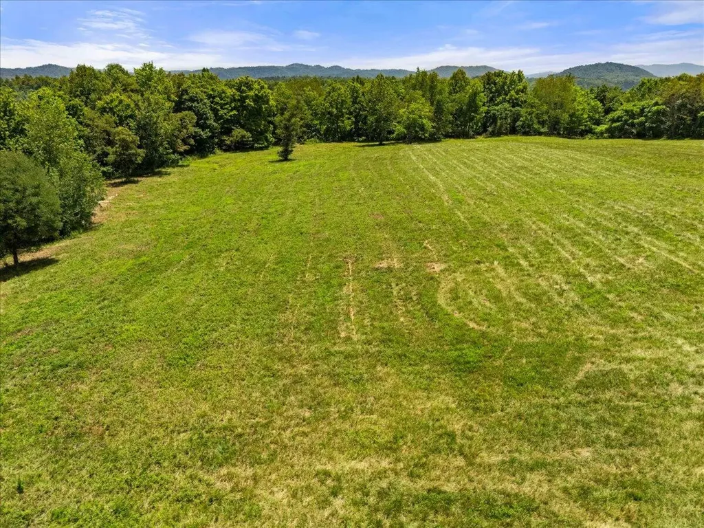 999 Barefoot Bottoms Road Corbin KY 40701