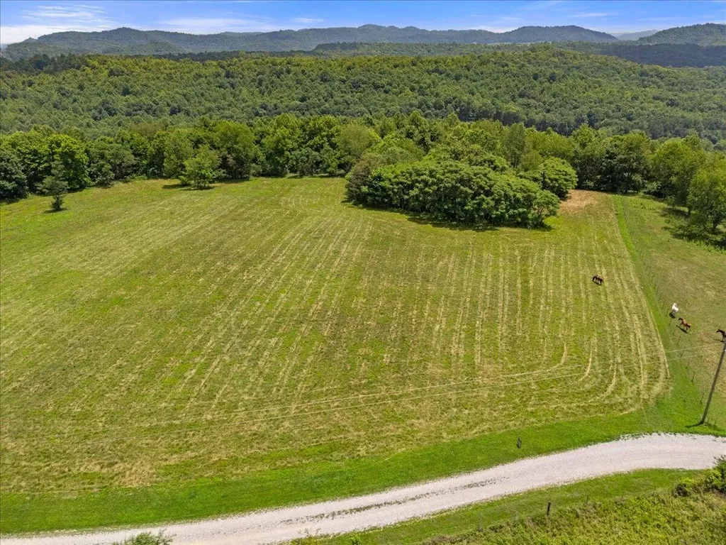 999 Barefoot Bottoms Road Corbin KY 40701