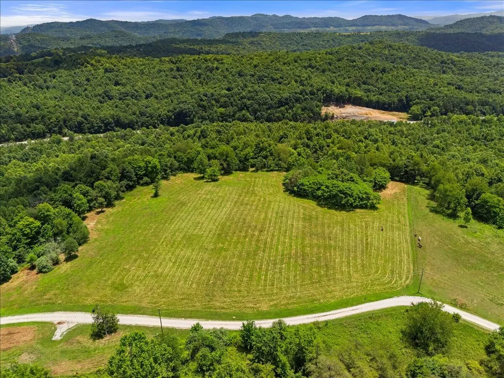 999 Barefoot Bottoms Road Corbin KY 40701
