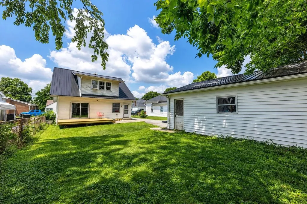 712 Link Avenue Paris KY 40361