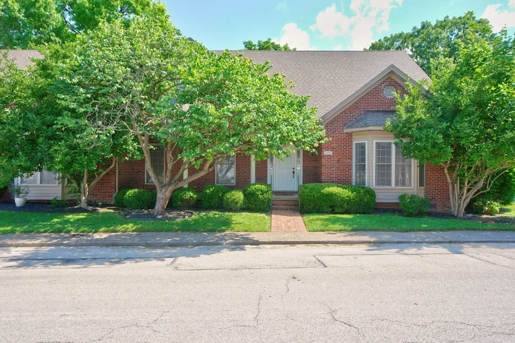 108 Duncan Avenue Paris KY 40361