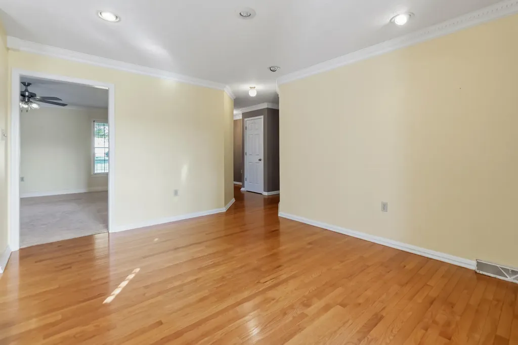 43 Farmington Avenue Monticello KY 42633