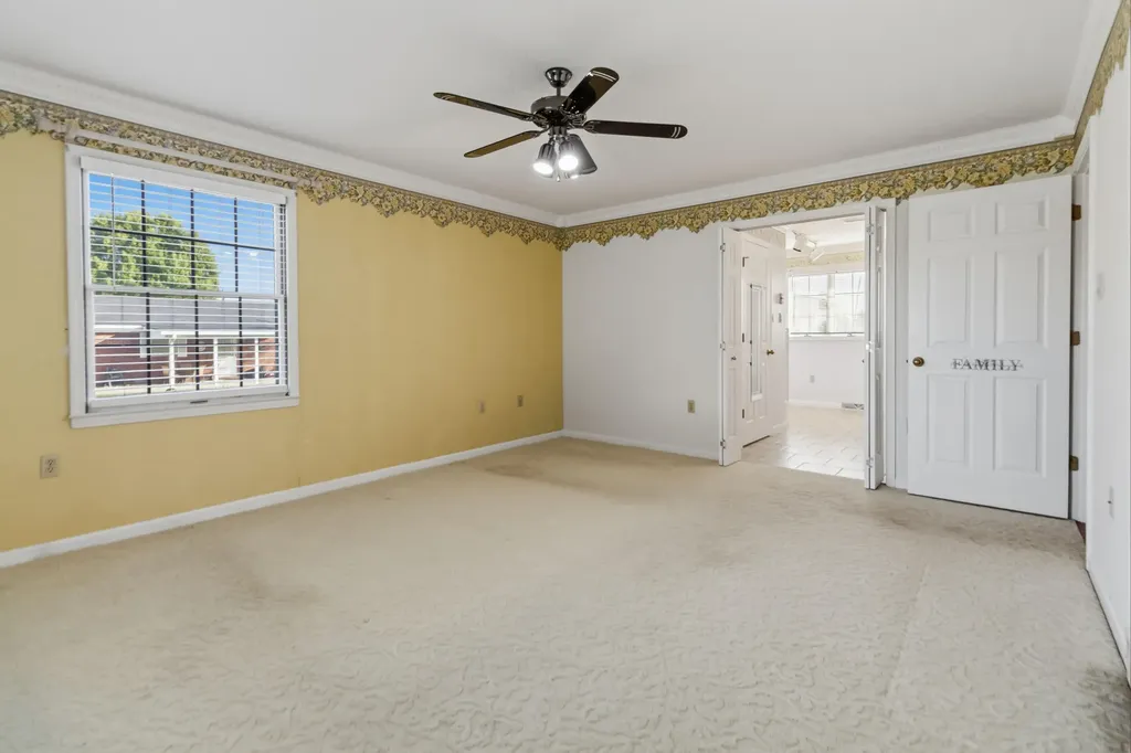 43 Farmington Avenue Monticello KY 42633