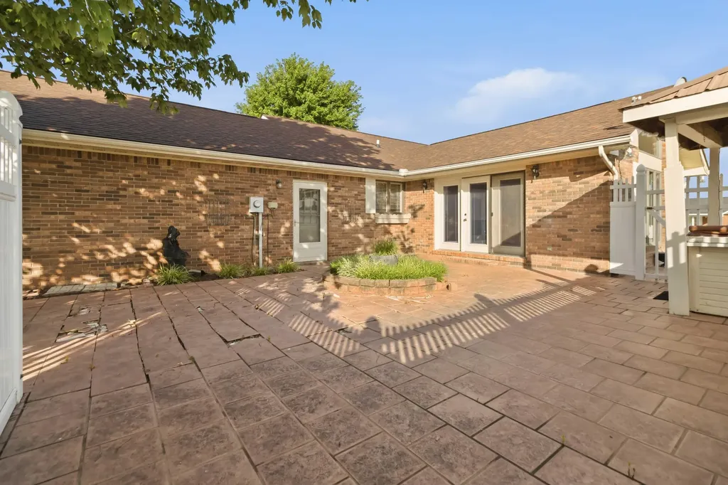43 Farmington Avenue Monticello KY 42633