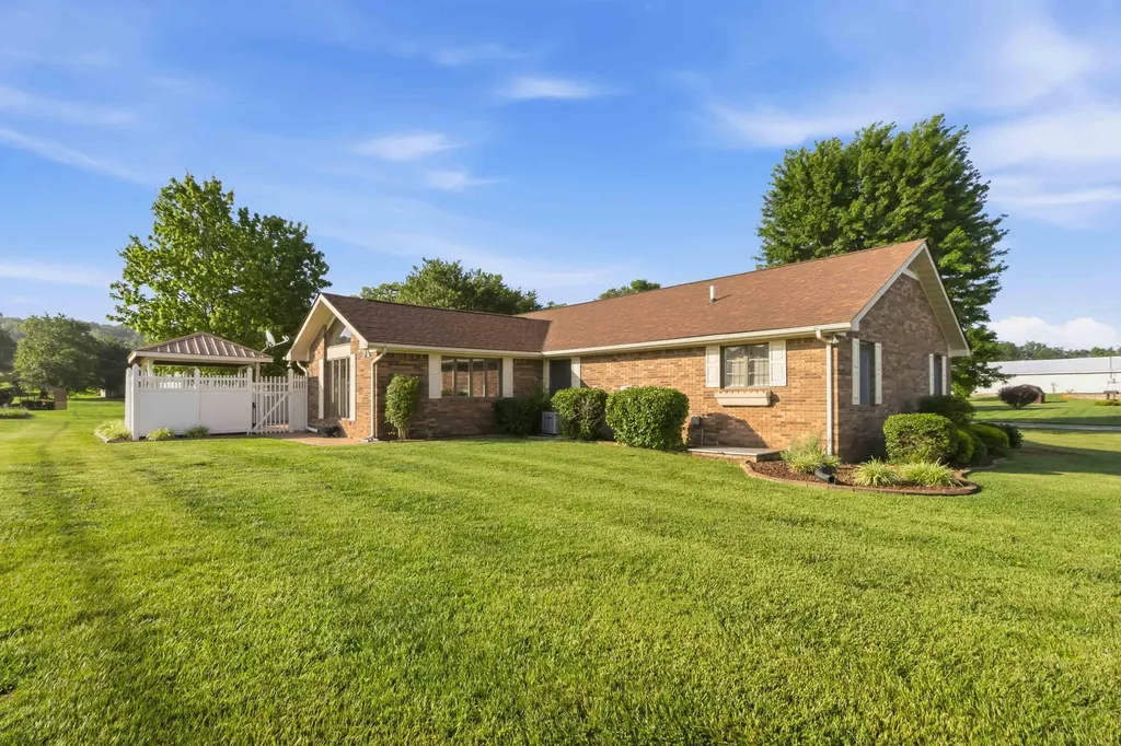 43 Farmington Avenue Monticello KY 42633