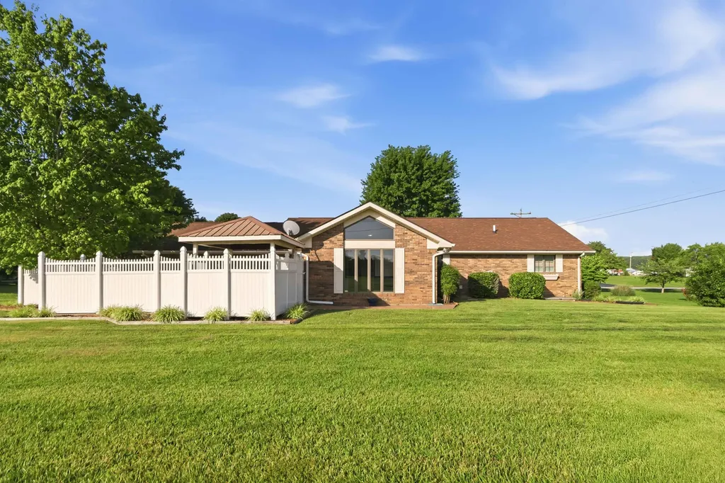 43 Farmington Avenue Monticello KY 42633