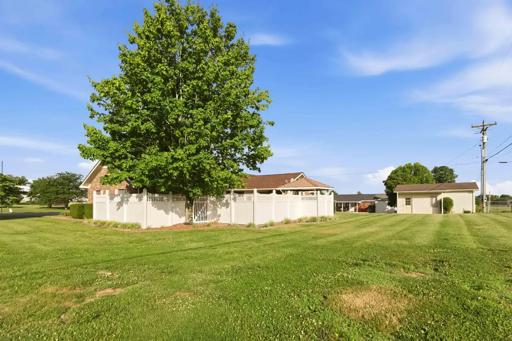 43 Farmington Avenue Monticello KY 42633