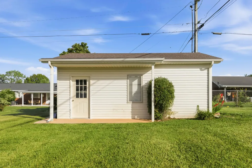 43 Farmington Avenue Monticello KY 42633